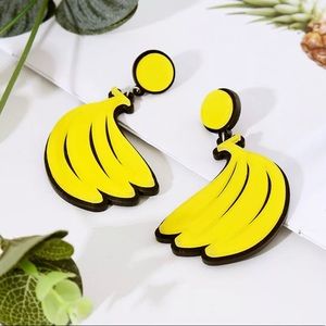 🍌Trendy Acrylic Banana Stud Earrings